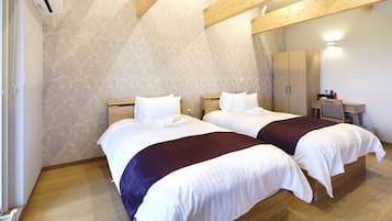 5 bedrooms, iron/ironing board, free cots/infant beds, free WiFi