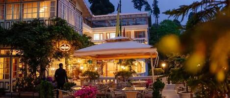 Façade de lâhĂ©bergement - soirĂ©e/nuit