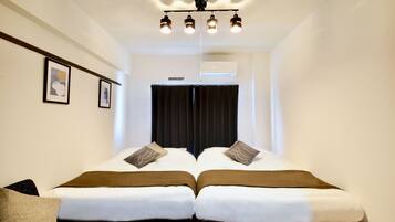 Vierpersoonskamer (Brown Luxury / BR) | Individueel gedecoreerd, gratis wifi