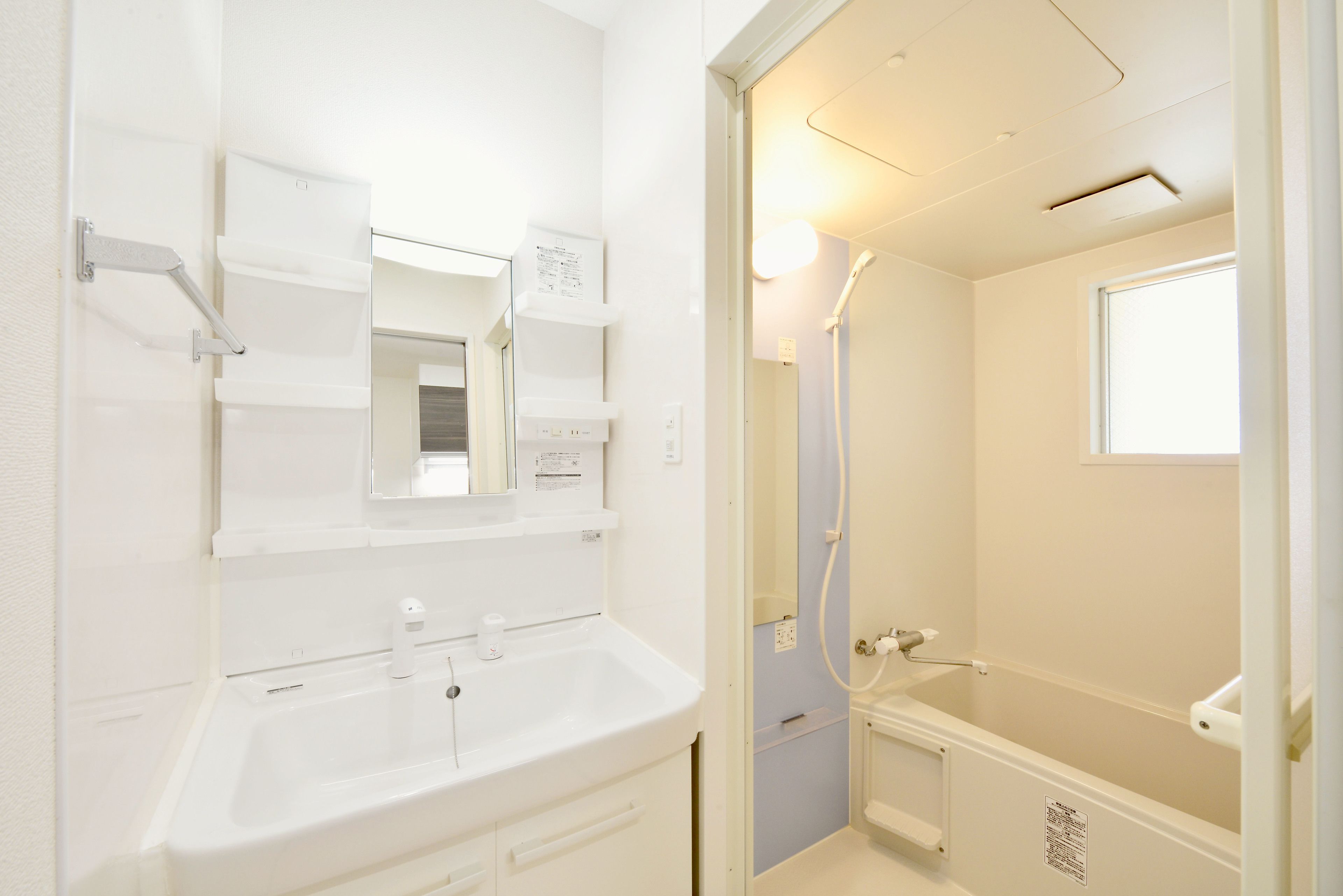 Hair dryer, towels, shampoo, toilet paper