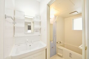 Hair dryer, towels, shampoo, toilet paper - Allstay Goya (Okinawa)