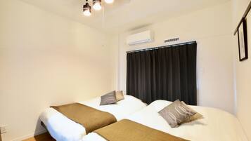 Habitación cuádruple (Brown Luxury / BR) | Decoración personalizada y wifi gratis