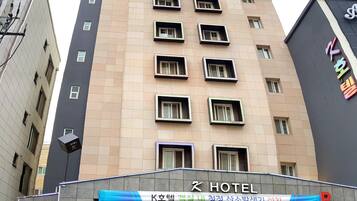 Pintu masuk properti