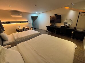 Royal Suite, Bathtub | Free WiFi - Cheonan K Hotel (Cheonan)