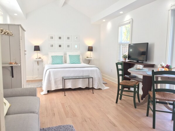 Iron/ironing board, travel cot, free WiFi, bed sheets