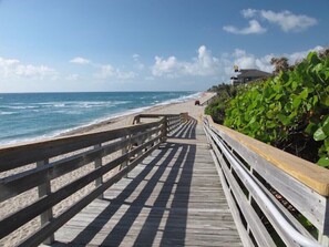 Beach nearby, sun loungers, beach towels