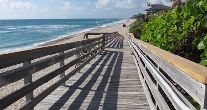 COTTAGE CLOSE BEACH ja BRYANT PARK