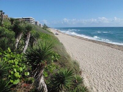 COTTAGE CLOSE TO BEACH AND BRYANT PARK
