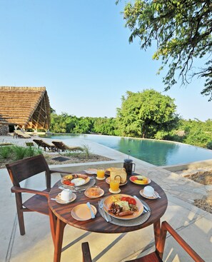 Free daily English breakfast 