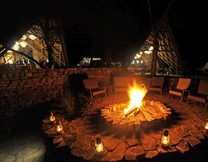 Fireplace - Nile Safari Lodge (Kampala)