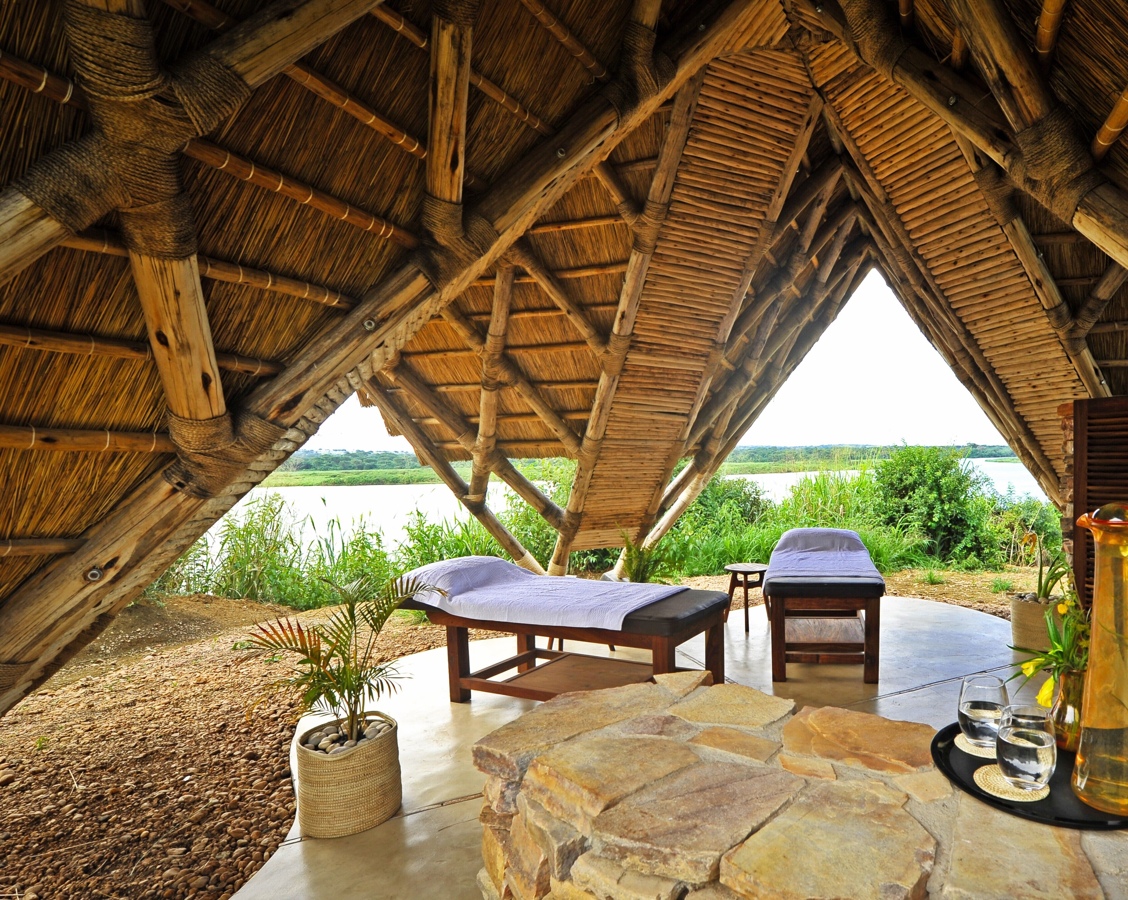 Sauna, Whirlpool, Körperbehandlungen, Warmsteinmassagen