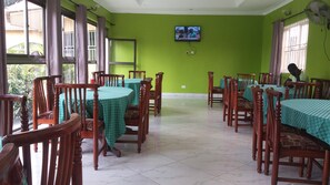 Frokost, lunsj og middag serveres, internasjonale retter 