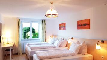 Triple Room, Mountain View | Hypo-allergenic bedding, individually decorated, individually furnished