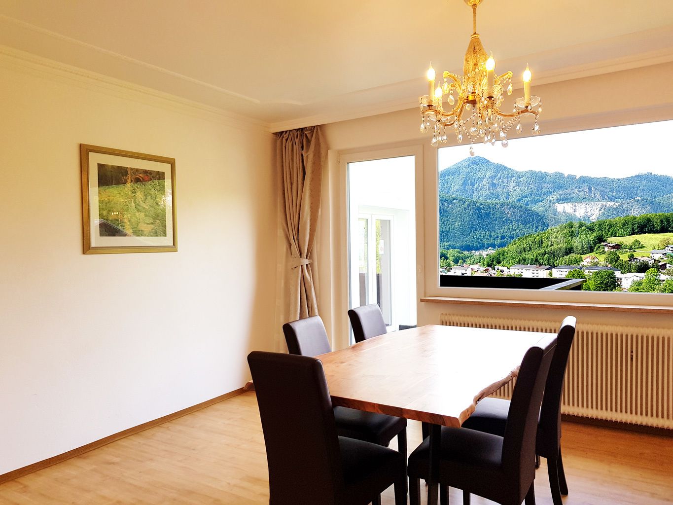 Classic-Suite, Bergblick | Essbereich im Zimmer