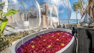 Bubble, 2 Baths, Beach View | Bathtub besar