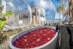 Zelt, Badewanne, Strandblick (Bubble, 2 Baths, Beach View) | Komfortbadewanne