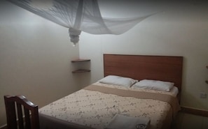 Bureau, chambres insonorisées, lits pliants/supplémentaires