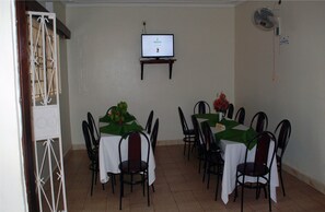 Breakfast, lunch, dinner served; international cuisine  - Kanberra Hotel (Lira)