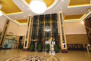 A spacious lobby with a large chandelier, a central column, and potted plants. - Zhongdao Hotel (Guangzhou Shacun Metro Station) (Guangzhou)