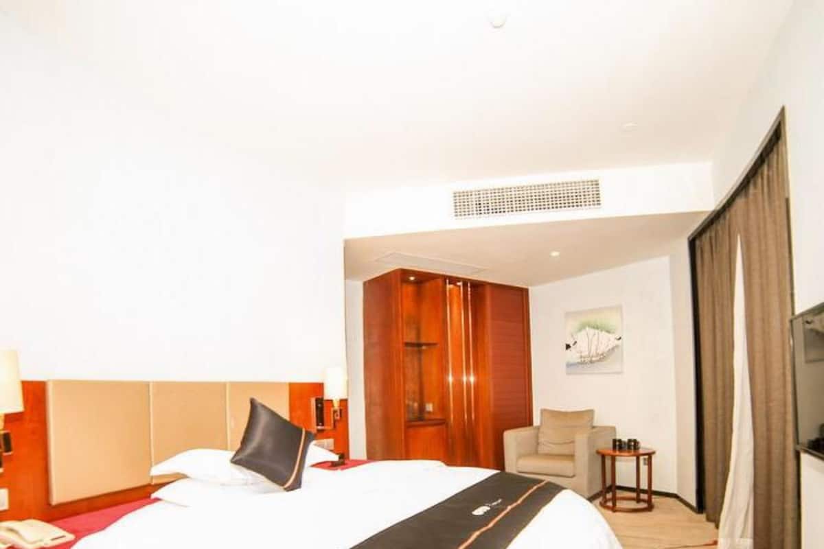 Cortinas blackout, wifi gratis y ropa de cama