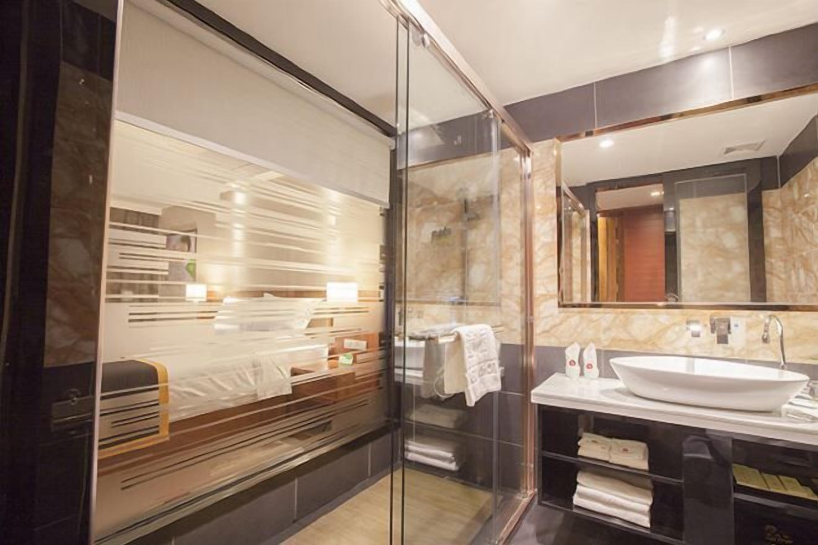 Pimennysverhot, ilmainen Wi-Fi, vuodevaatteet