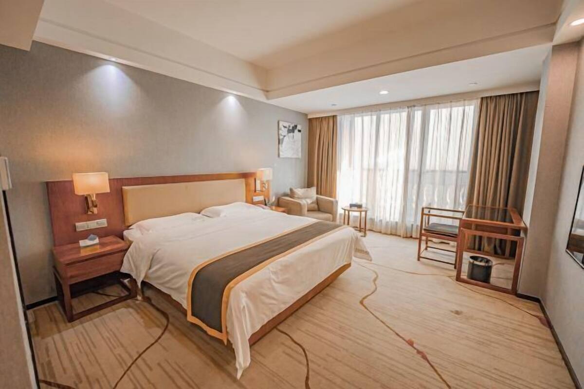 Blackout curtains, free WiFi, bed sheets