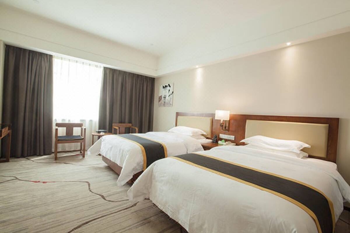 Kamar Twin Bisnis | Tirai kedap cahaya, Wi-Fi gratis, dan seprai linen