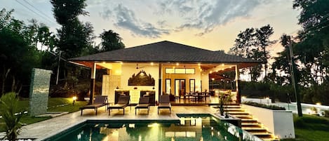 Luxury-Villa | Hochwertige Bettwaren, Zimmersafe, individuell dekoriert