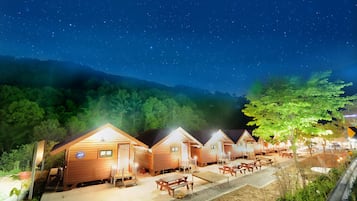 住宿正面 (夜晚)