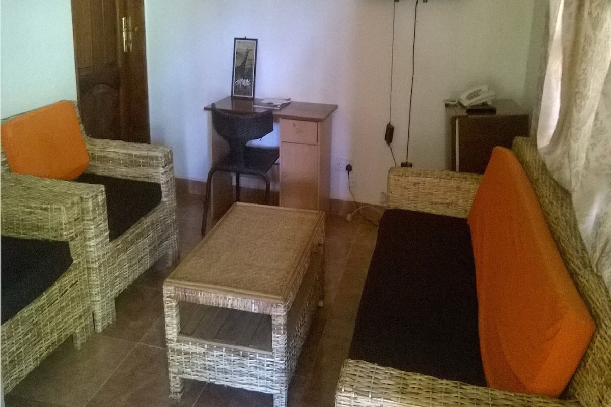 Deluxe Twin Room | Desk, blackout drapes, rollaway beds (surcharge), WiFi (free)