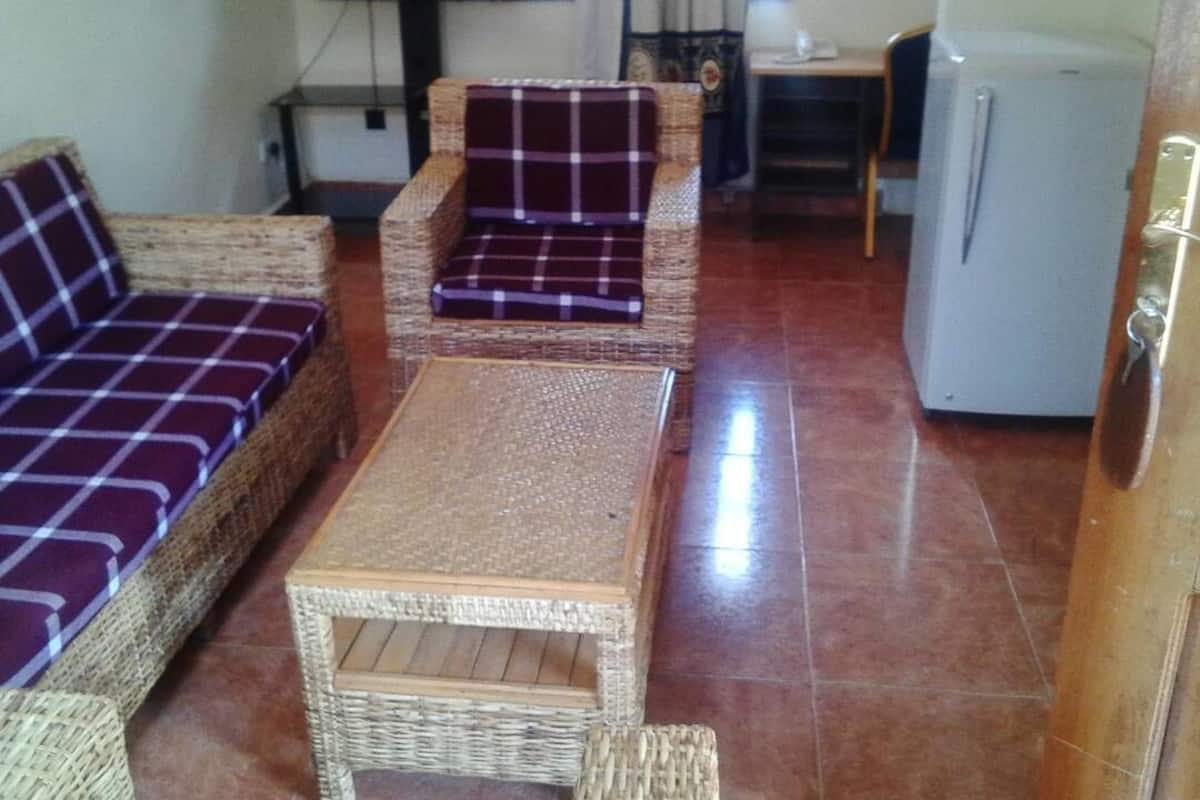 Family Cottage | Desk, blackout drapes, rollaway beds (surcharge), WiFi (free)