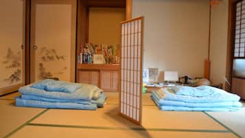 Traditional Quadruple Room | Travel cot, free WiFi, bed sheets