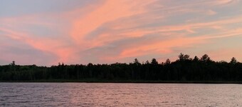 Secluded Cottage on Stella Lake.Row Boat with private boat landing site