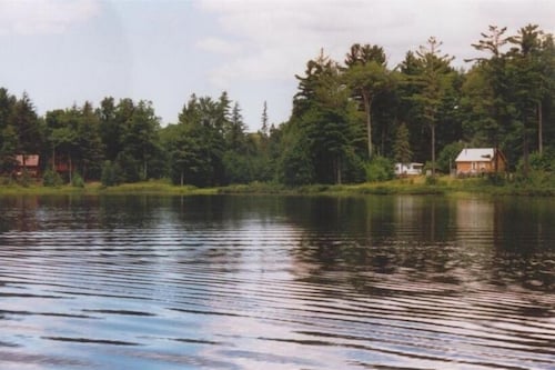 Secluded Cottage on Stella Lake.Row Boat with private boat landing site