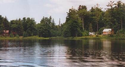 Secluded Cottage on Stella Lake.Row Boat with private boat landing site