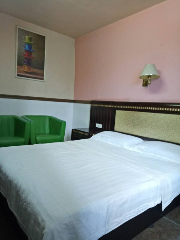 Comfort-Doppelzimmer | Schreibtisch, Verdunkelungsvorhänge, kostenloses WLAN