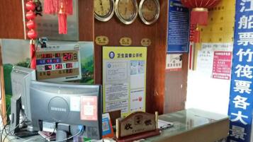 Kios check-in/check-out