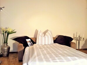 Iron/ironing board, WiFi, bed sheets