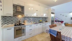 Luxury Villa | Private kitchen | Fridge, oven, stovetop, dishwasher - Luxury Villa Private Pool Sea View (3) (Cesme)