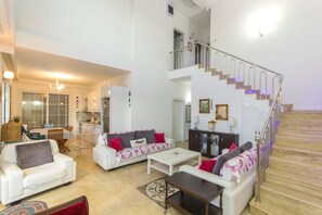 Villa | Living area - Luxury Villa in Cesme (4) (Cesme)