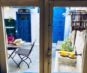 Outdoor dining - Vintage House at Alacati Center (7) (Cesme)