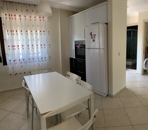 Villa | Repas dans la chambre
