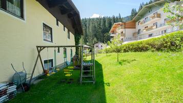 Área de juegos infantiles al aire libre