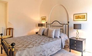 Desk, blackout curtains, free WiFi, bed sheets