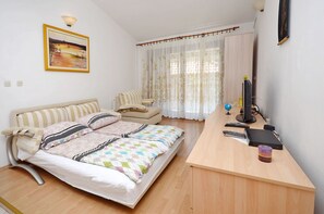 Studio (A4) | Living room
