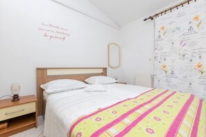 Free WiFi, bed sheets - Apartments Miroslava (Vodice)