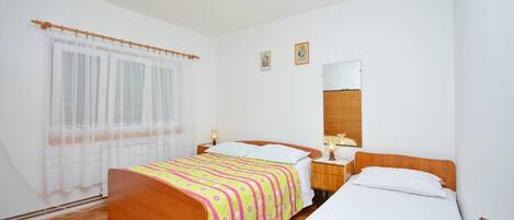 WiFi (無料)、ベッドシーツ