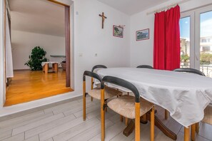Huoneisto (A1) | Ruokailu