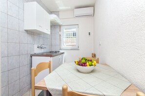 Private kitchen - Apartments Na Obali Mora (Rogoznica)