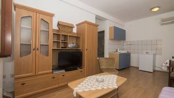 Apartment (A2) | Living room | TV